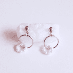 Boucles d'oreilles dormeuses anneau et perles d'eau douce ALIS