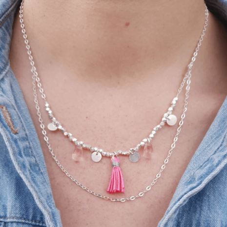 Collier chaîne argent double rang avec pendentifs, gouttes de verre et pompon MIRANDA rose bonbon Collier chaîne argent double rang avec pendentifs, gouttes de verre et pompon MIRANDA rose bonbon