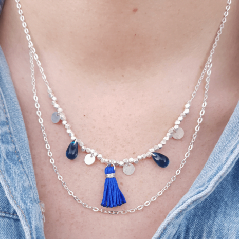 Collier chaîne argent double rang avec pendentifs, gouttes de verre et pompon MIRANDA bleu roi Collier chaîne argent double rang avec pendentifs, gouttes de verre et pompon MIRANDA bleu roi