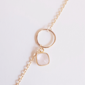 Bracelet chaîne plaqué or pierre naturelle sertie et anneau ARIA quartz rose