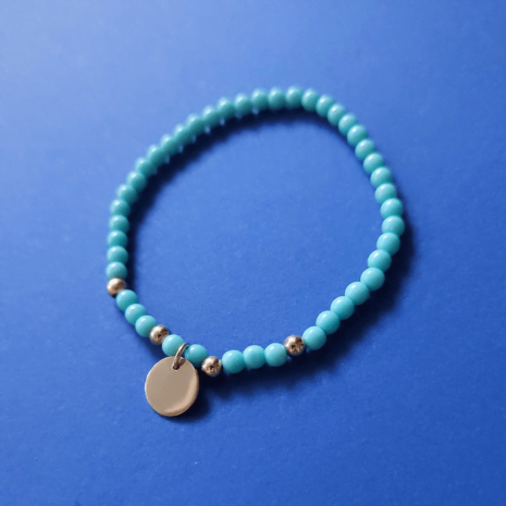 Bracelet perles de verre color block avec pendentif rond VARI Bracelet perles de verre color block avec pendentif rond VARI